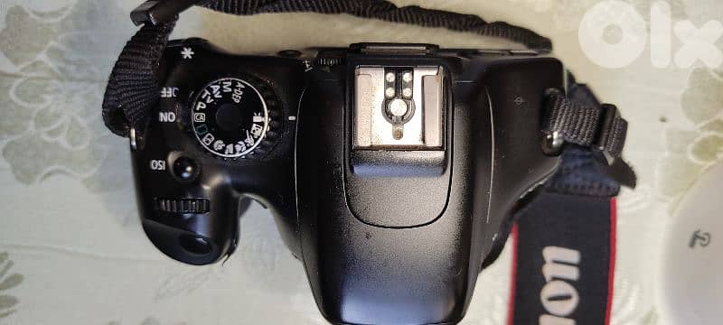 Canon 550D 18MP DSLR body with battery and charger 2