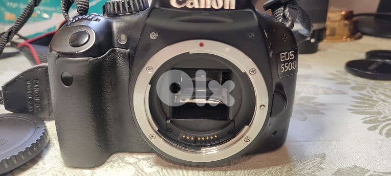 Canon 550D 18MP DSLR body with battery and charger 4