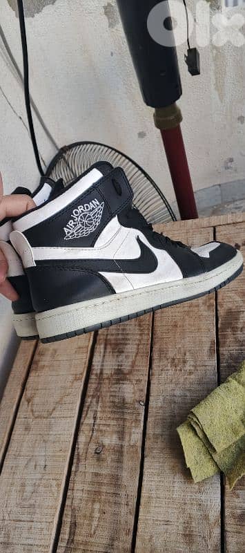 بعدن جداد مش ملبوسين ولا لبسة