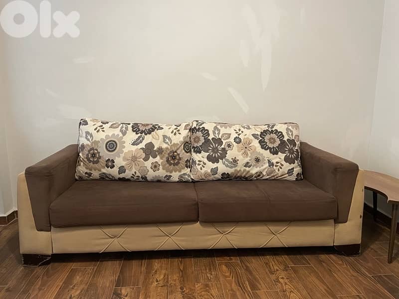 صالون بحالة جيدة جدا 0