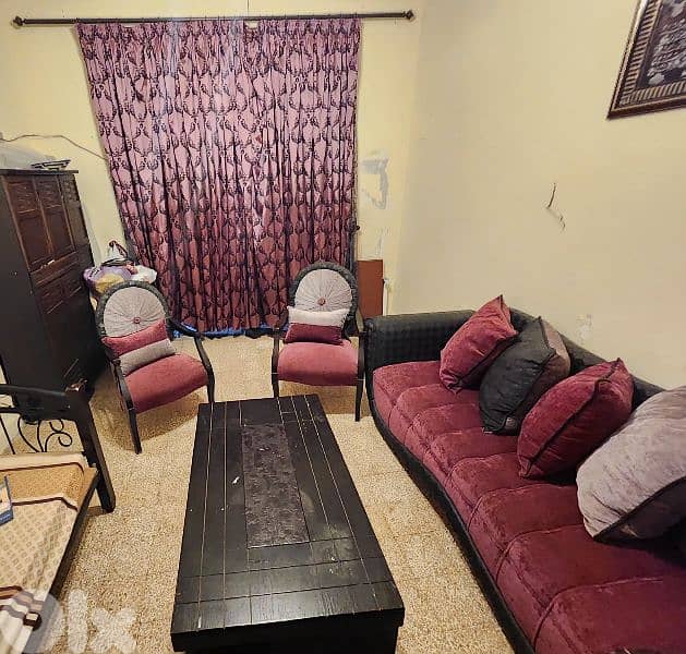 صالون مع الطاولة والبرادي للبيع 2