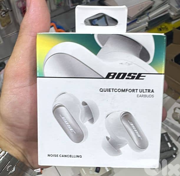 Bose Quiet comfort ultra earbuds white 0