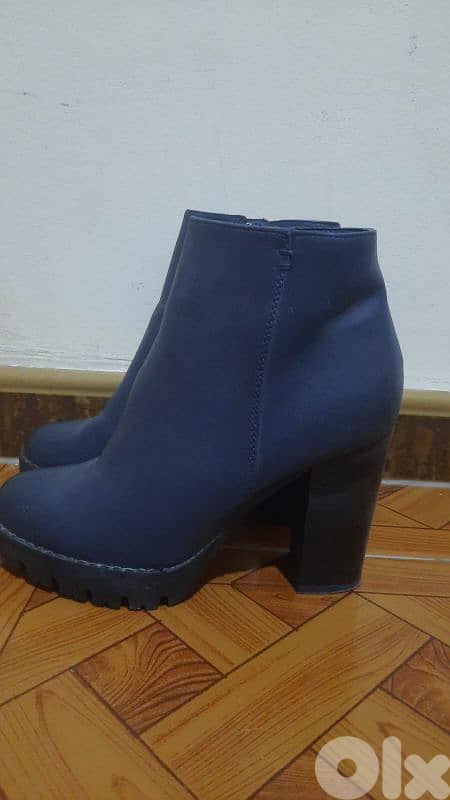 بوت نسائي أنيق بكعب عالي 0