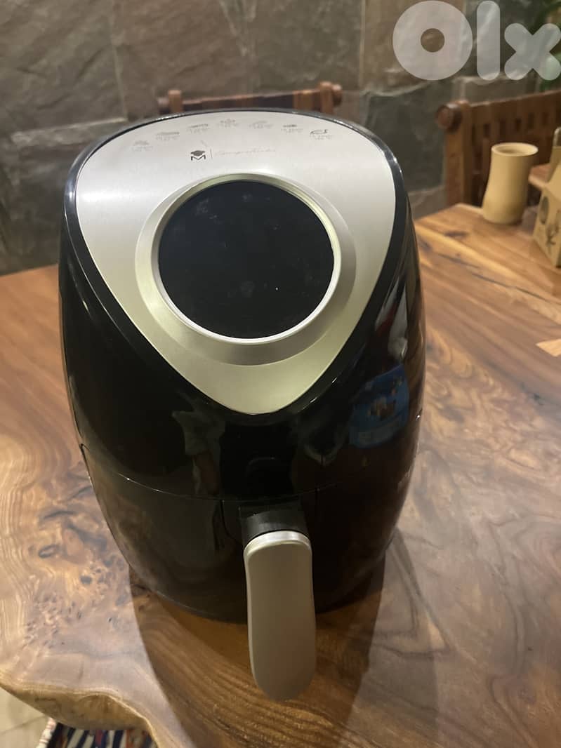 Air Fryer - Like New 5