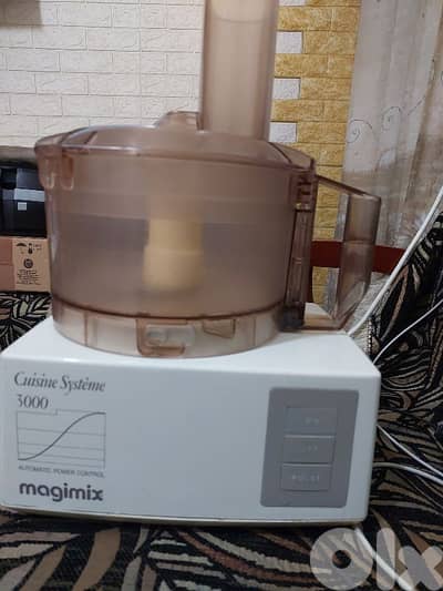 مكنة تحضير الاكل ماركة (magimix cuisine systeme 3000  )