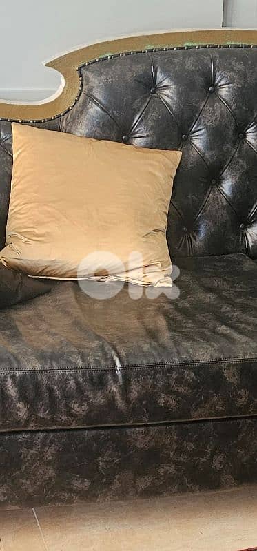 Luxurious Classic Sofa & Armchair Set – Black & Gold Finish 3