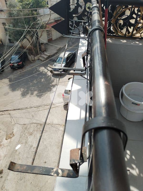 ستاند للبلكون لحوض بلاستيك للزراعة 1