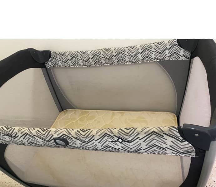 park for babu joie with diapper changing and seat 0