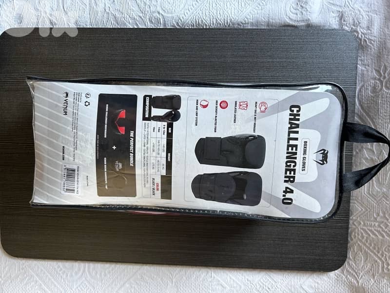 Boxing & Muay Thai gloves VENUM (Original) + VENUM STRAPS 1