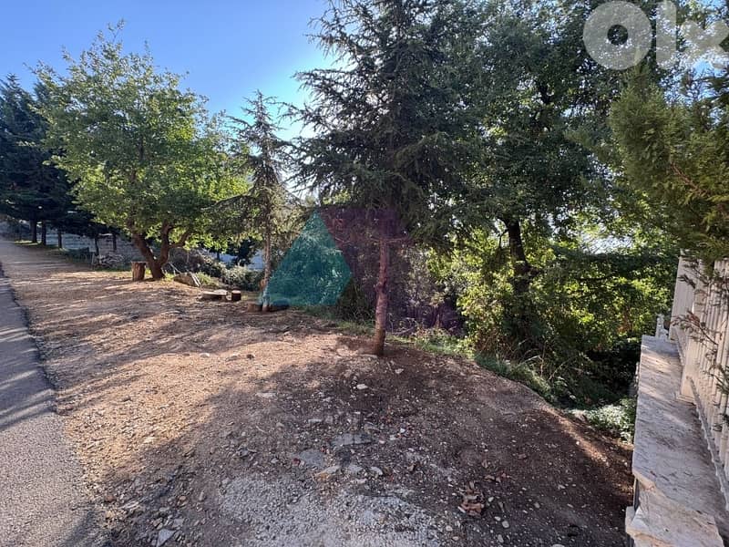 950m2 Prime Land for Sale in Kfour/Facing the Highway -أرض في الكفور 1