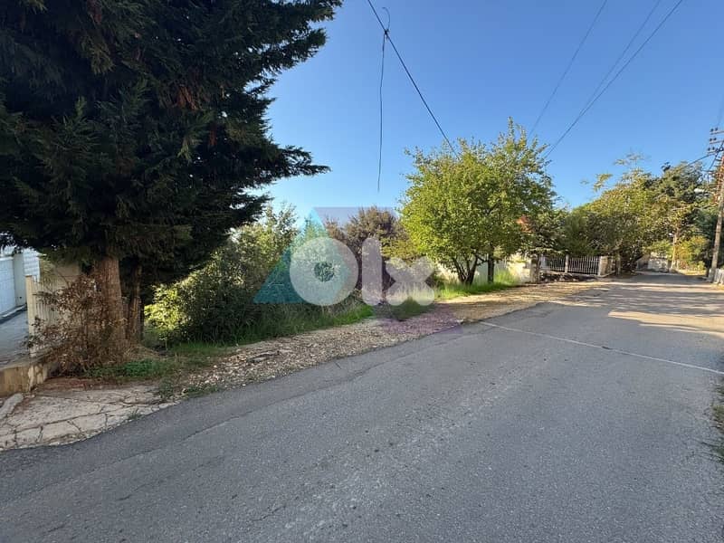 950m2 Prime Land for Sale in Kfour/Facing the Highway -أرض في الكفور 2