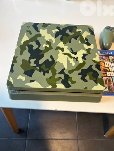 PS4 Slim 1 TB Special edition - excellent condition