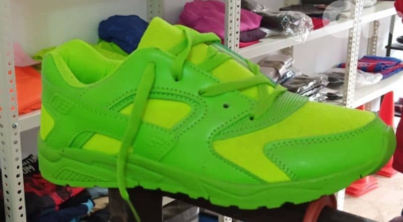 اكبر عرض على مجموعة كبيرة من الأحذية رجالي نسائي ولادي 6