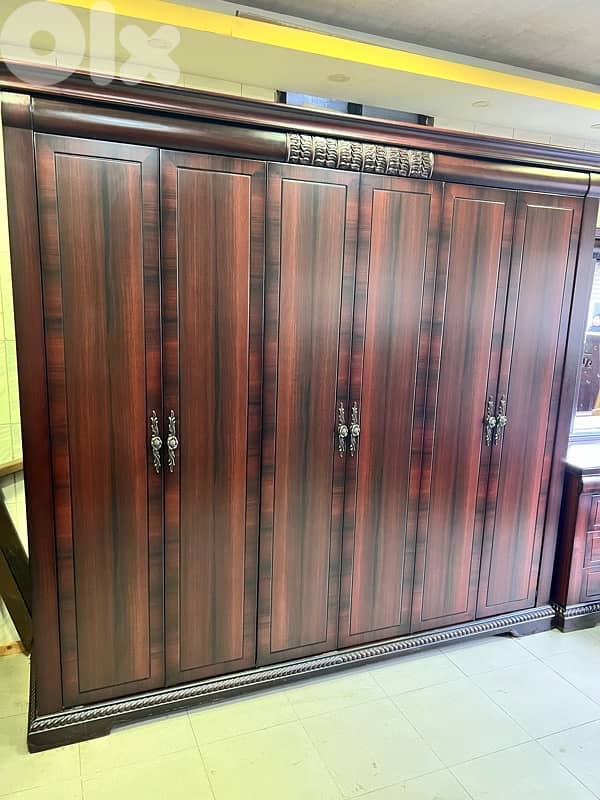 غرفة نوم ماليزية ملكية مستوردة شبه جديدة 3