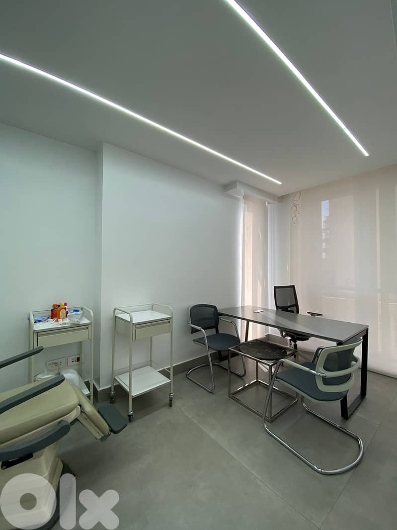 SPACIOUS CLINIC FOR SALE IN SPEARS PRIME | 60SQ | BT-889 0