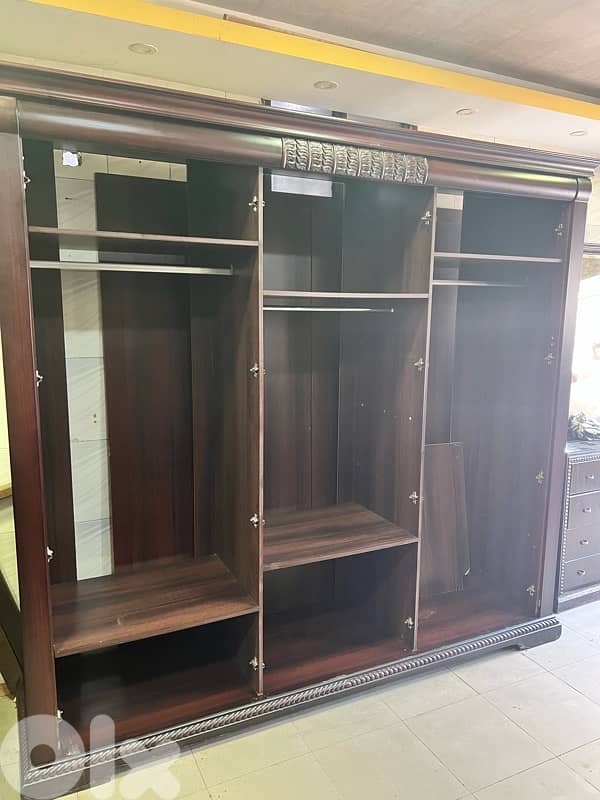 غرفة نوم ماليزية ملكية مستوردة شبه جديدة 4