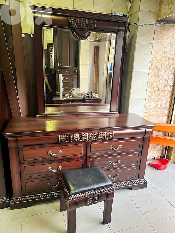 غرفة نوم ماليزية ملكية مستوردة شبه جديدة 5