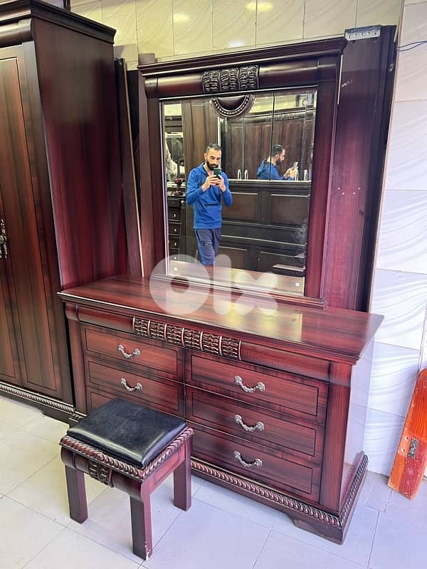 غرفة نوم ماليزية ملكية مستوردة شبه جديدة 8