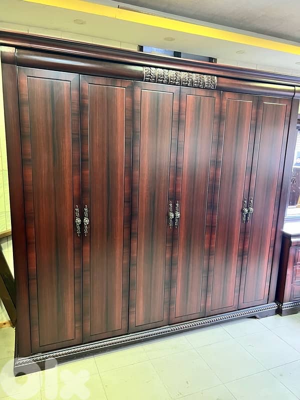 غرفة نوم ماليزية ملكية مستوردة شبه جديدة 9