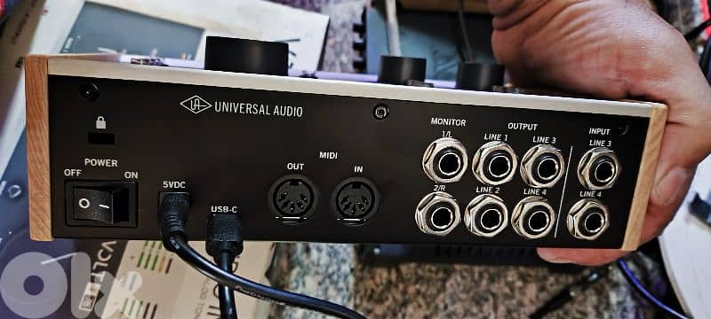 interface volt 476. new in box. 03602216.380$ 1