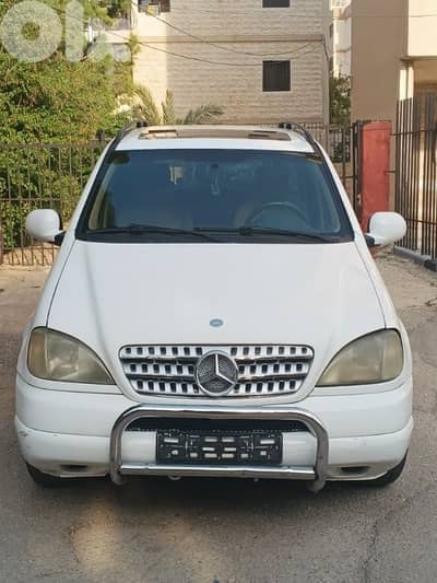 مرسيدس بنز ام ال - كلاس 2000