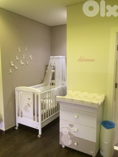 baby bed & changin table