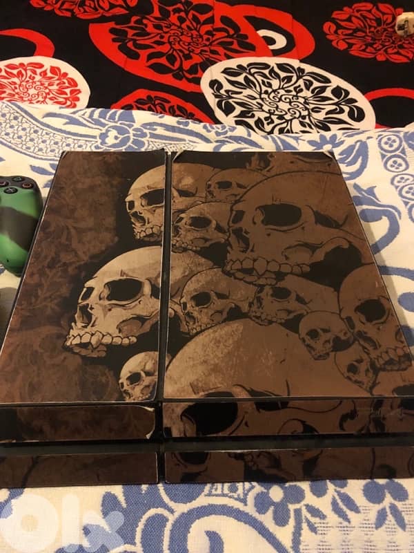 PS4 Console+Accessories 0