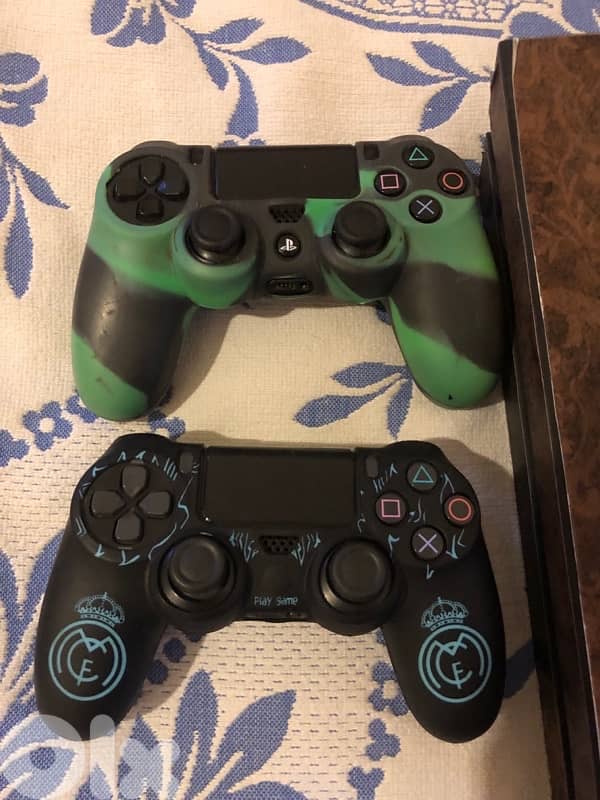 PS4 Console+Accessories 1