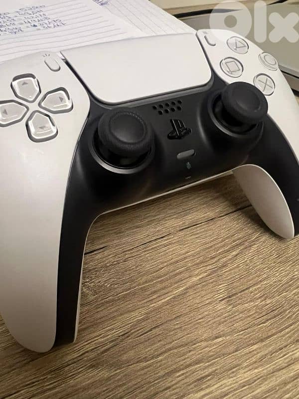 ps5 controller used for only one month for three price of 47$ 1