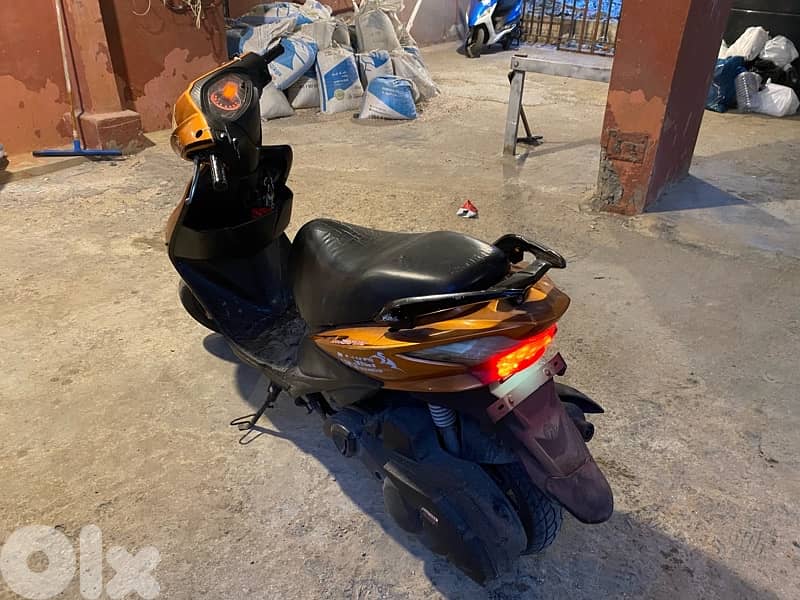 للبيع موتسيكل V-150 موديل 2011 مع وراق – نظيفة و مرتبة و منفوضة 2