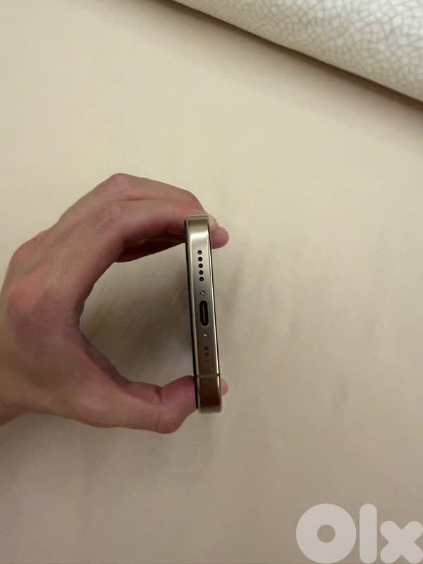 Iphone 16 pro 256gb like new no scratches battery 96% 4