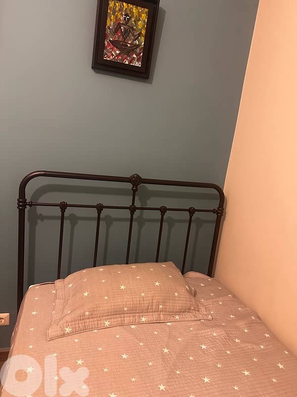 Brand new Vintage bed wit its brand new fiam mattress 1