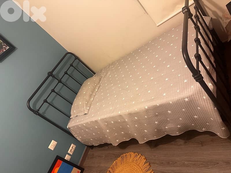 Brand new Vintage bed wit its brand new fiam mattress 2