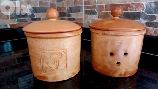 Italian terracotta kitchen jar – onion motif, good condition