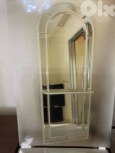 اكونسول  من الزجاج المشطوب