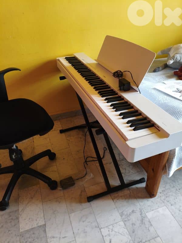 Yamaha P-225 88- keys Portable Digital Piano 1