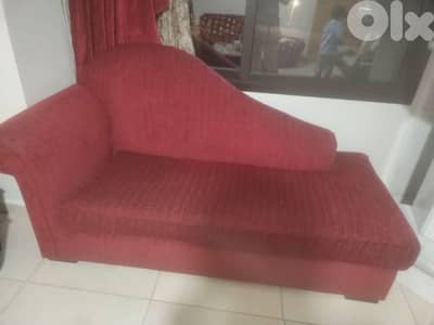 living room with high qualoty and good condition 3 pcs+center table