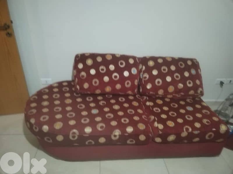 living room with high qualoty and good condition 3 pcs+center table 1