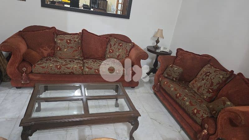 3 seats + 2 seats + middle table + corner table 0