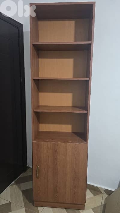 خزانة مفصّلة تفصيل، شبه جديدة، خشب نوعية ممتازة