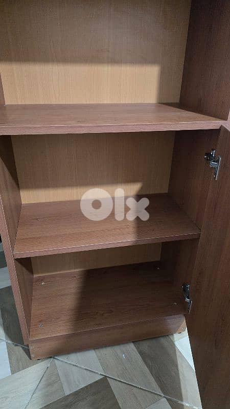 خزانة مفصّلة تفصيل، شبه جديدة، خشب نوعية ممتازة 1