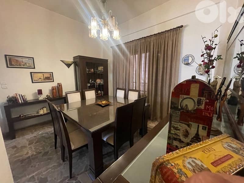 غرفة سفرة كاملة مع ڤيتنين زجاج و كونسول 1