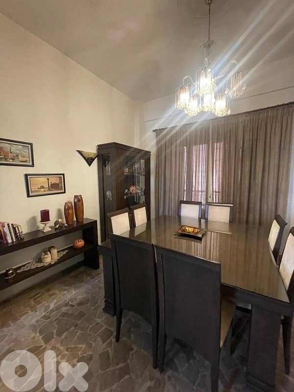 غرفة سفرة كاملة مع ڤيتنين زجاج و كونسول 2