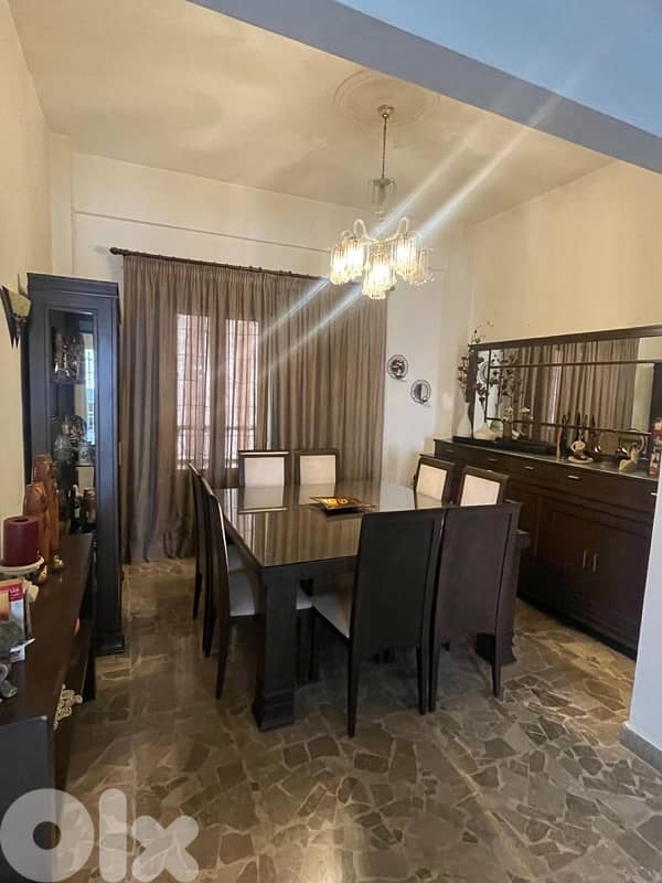 غرفة سفرة كاملة مع ڤيتنين زجاج و كونسول 3