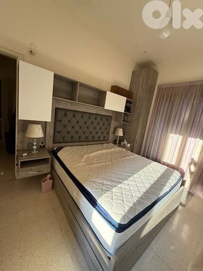 غرفة نوم كاملة للسقف مع فرشة طبية