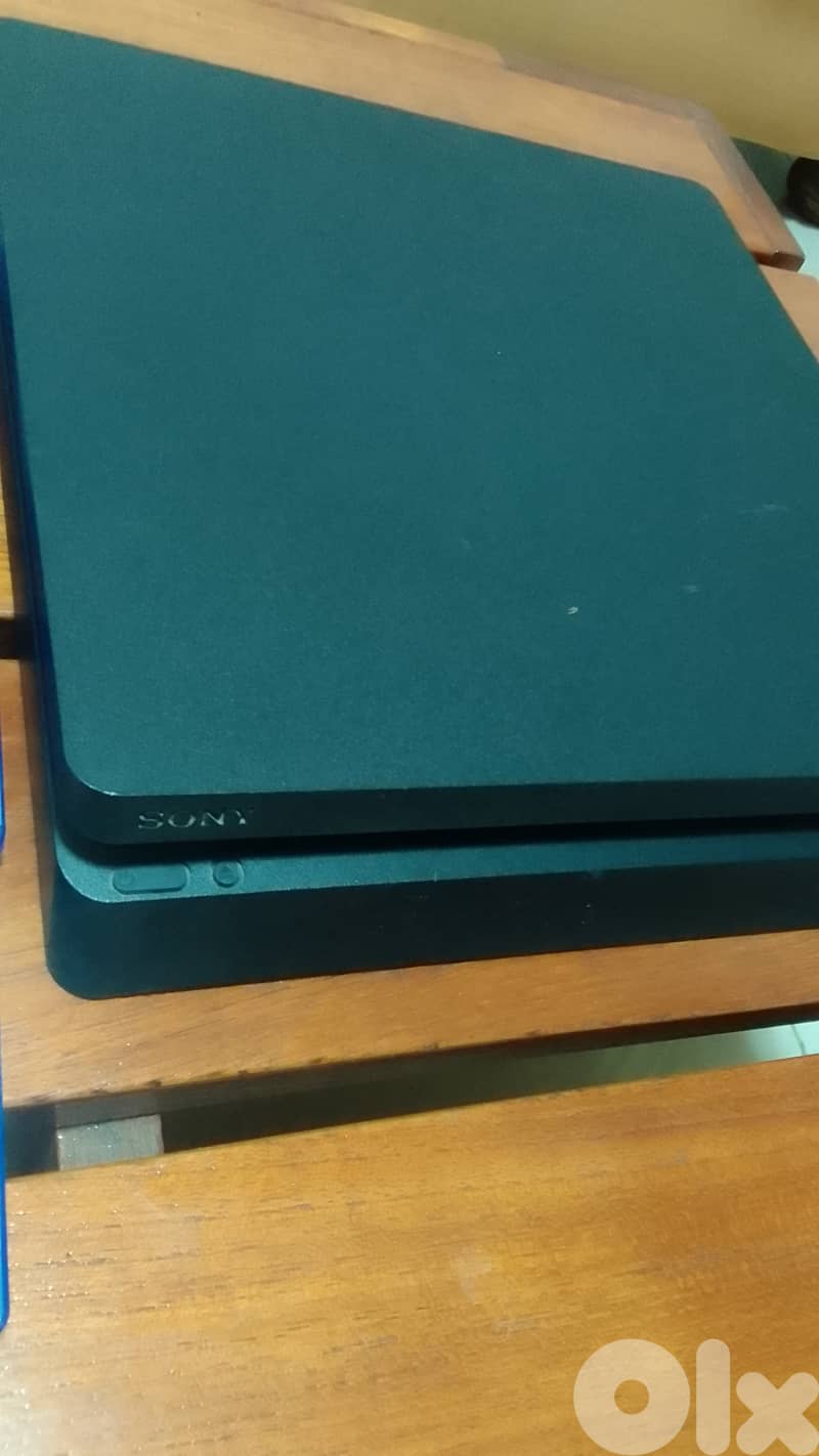 PS4 Brand New + Games 3
