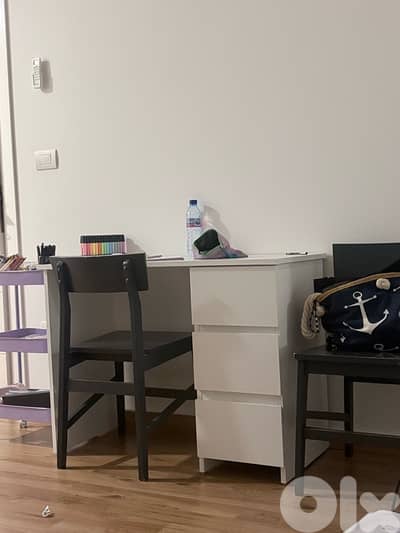 3 layered drawer desk