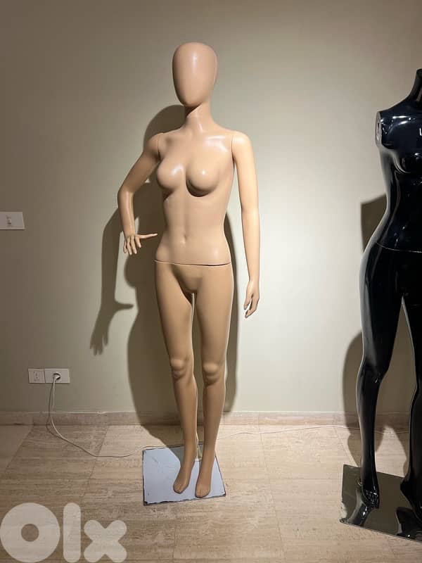 window mannequins x2 2