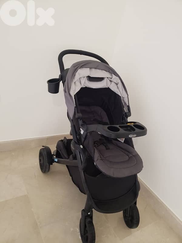 عرباية أطفال ماركة graco  مستعملة فقط لمدّة ٣ أشهر 1