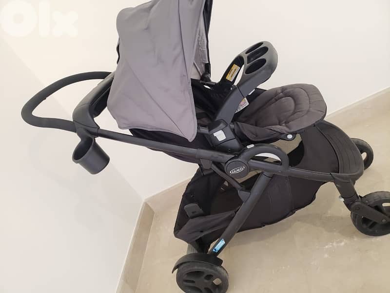 عرباية أطفال ماركة graco  مستعملة فقط لمدّة ٣ أشهر 2